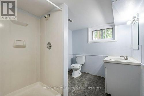 50 London Street N, Hamilton, ON - Indoor Photo Showing Bathroom