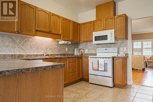 49 - 34 Southbrook Drive, Hamilton, ON - Indoor Photo Showing Kitchen