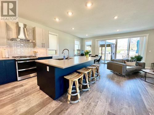 7016 Wren Drive, Osoyoos, BC - Indoor Photo Showing Kitchen With Upgraded Kitchen