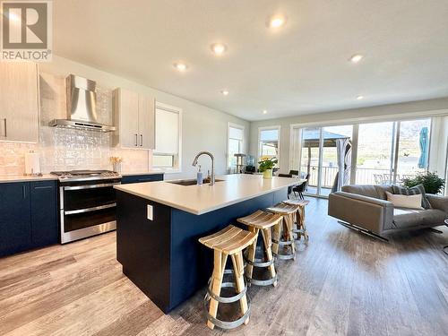 7016 Wren Drive, Osoyoos, BC - Indoor Photo Showing Kitchen With Upgraded Kitchen