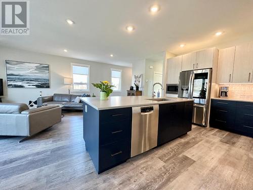 7016 Wren Drive, Osoyoos, BC - Indoor Photo Showing Kitchen With Upgraded Kitchen