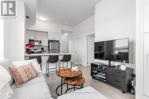 519 - 460 Dundas Street E, Hamilton, ON - Indoor Photo Showing Living Room