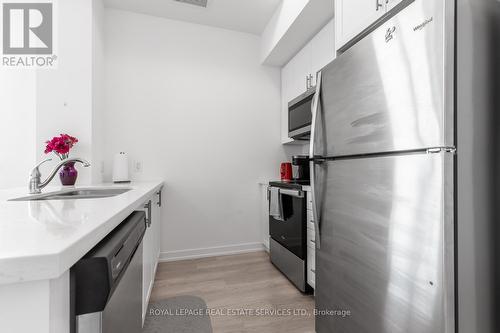 519 - 460 Dundas Street E, Hamilton, ON - Indoor Photo Showing Kitchen