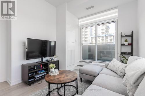 519 - 460 Dundas Street E, Hamilton, ON - Indoor Photo Showing Living Room