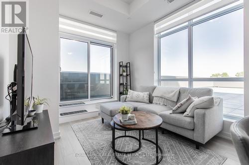 519 - 460 Dundas Street E, Hamilton, ON - Indoor Photo Showing Living Room