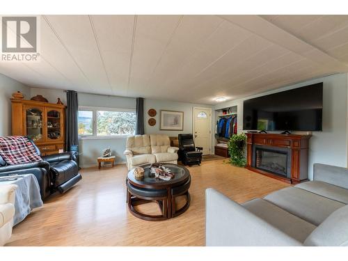 518 Lister Road, Kamloops, BC - Indoor Photo Showing Living Room With Fireplace