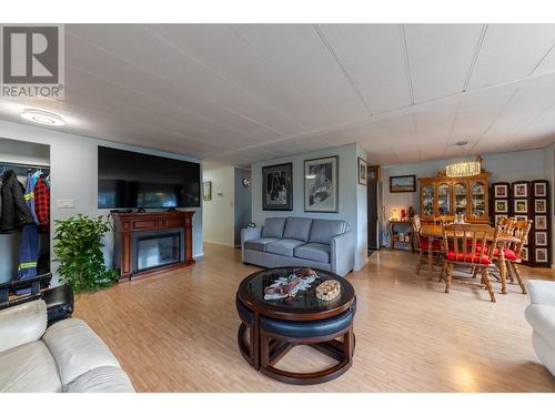 518 Lister Road, Kamloops, BC - Indoor Photo Showing Living Room