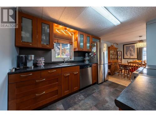 518 Lister Road, Kamloops, BC - Indoor Photo Showing Kitchen