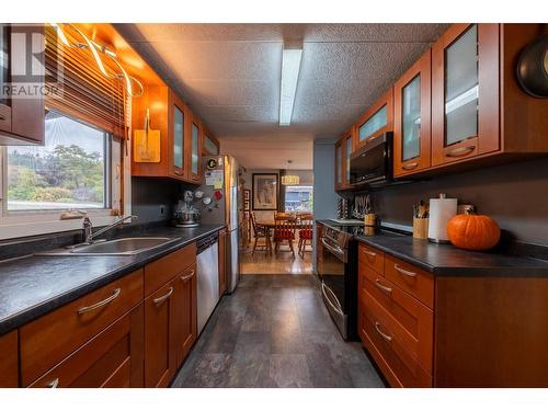 518 Lister Road, Kamloops, BC - Indoor Photo Showing Kitchen