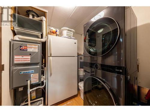 518 Lister Road, Kamloops, BC - Indoor Photo Showing Laundry Room