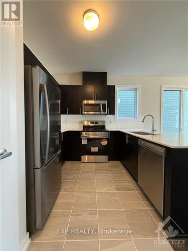 538 Oldenberg Avenue, Ottawa, ON - Indoor Photo Showing Kitchen With Stainless Steel Kitchen