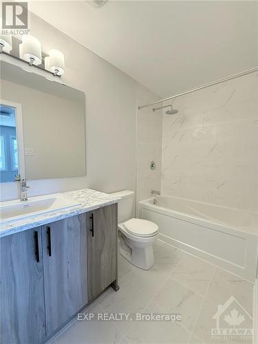 538 Oldenberg Avenue, Ottawa, ON - Indoor Photo Showing Bathroom