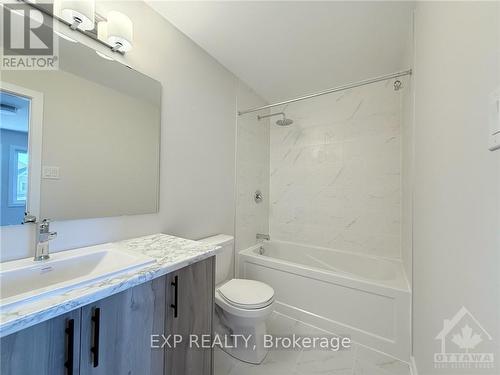 538 Oldenberg Avenue, Ottawa, ON - Indoor Photo Showing Bathroom