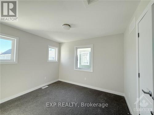 538 Oldenberg Avenue, Ottawa, ON - Indoor Photo Showing Other Room