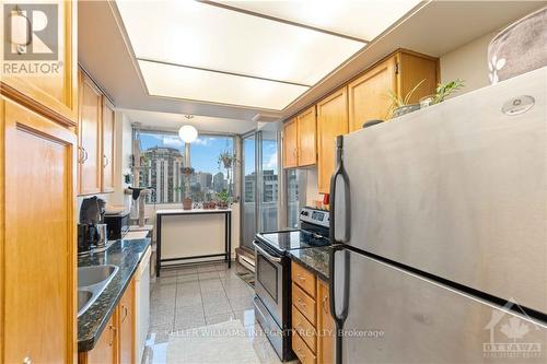 1902 - 530 Laurier Avenue W, Ottawa, ON - Indoor Photo Showing Kitchen