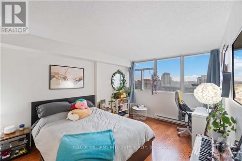 1902 - 530 Laurier Avenue W, Ottawa, ON - Indoor Photo Showing Bedroom