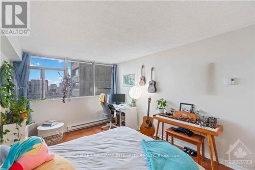 1902 - 530 Laurier Avenue W, Ottawa, ON - Indoor Photo Showing Bedroom