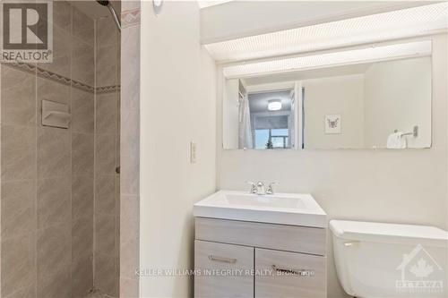 1902 - 530 Laurier Avenue W, Ottawa, ON - Indoor Photo Showing Bathroom