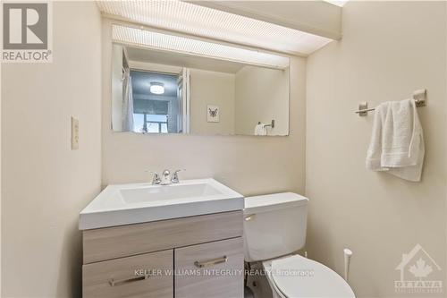 1902 - 530 Laurier Avenue W, Ottawa, ON - Indoor Photo Showing Bathroom