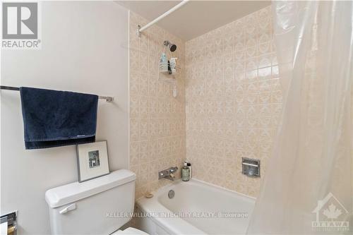 1902 - 530 Laurier Avenue W, Ottawa, ON - Indoor Photo Showing Bathroom