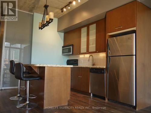 407 - 33 Mill Street N, Toronto, ON - Indoor Photo Showing Kitchen