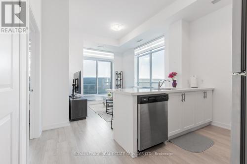 519 - 460 Dundas Street E, Hamilton, ON - Indoor Photo Showing Kitchen