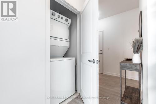 519 - 460 Dundas Street E, Hamilton, ON - Indoor Photo Showing Laundry Room