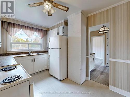 60 Northwood Drive, Toronto, ON - Indoor Photo Showing Kitchen With Double Sink