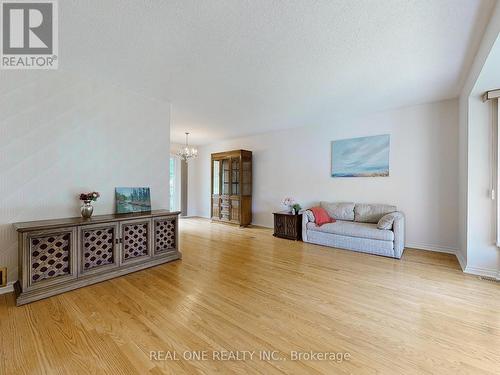 9 Lescon Road, Toronto, ON - Indoor Photo Showing Living Room