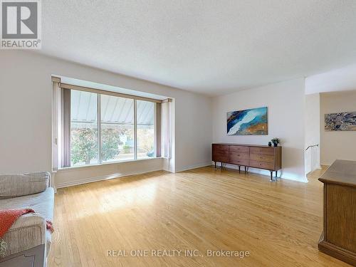 9 Lescon Road, Toronto, ON - Indoor Photo Showing Living Room