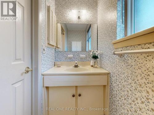 9 Lescon Road, Toronto, ON - Indoor Photo Showing Bathroom