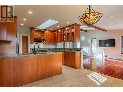 635 Highway 22 Highway, Rossland, BC - Indoor Photo Showing Kitchen