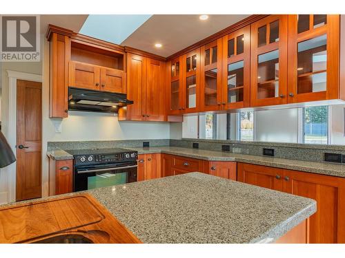 635 Highway 22 Highway, Rossland, BC - Indoor Photo Showing Kitchen