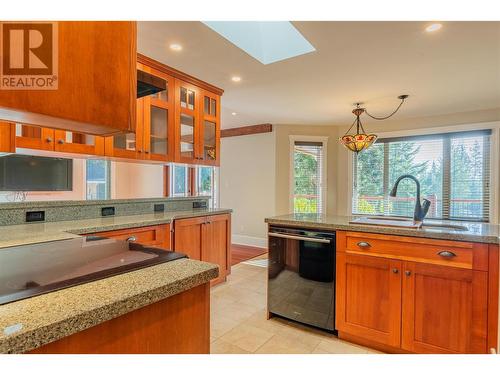 635 Highway 22 Highway, Rossland, BC - Indoor Photo Showing Kitchen