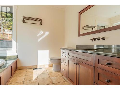 635 Highway 22 Highway, Rossland, BC - Indoor Photo Showing Bathroom