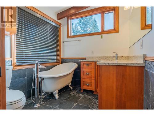 635 Highway 22 Highway, Rossland, BC - Indoor Photo Showing Bathroom