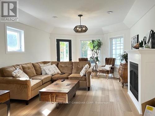 379 Front Street, Central Elgin (Port Stanley), ON - Indoor Photo Showing Living Room With Fireplace