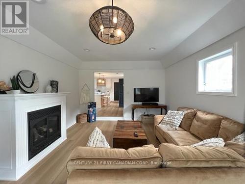 379 Front Street, Central Elgin (Port Stanley), ON - Indoor Photo Showing Living Room With Fireplace