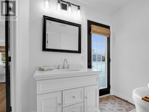 379 Front Street, Central Elgin (Port Stanley), ON - Indoor Photo Showing Bathroom