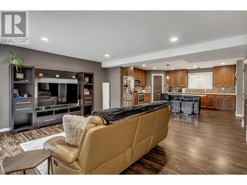 102 7400 Creekside Way, Prince George, BC - Indoor Photo Showing Living Room