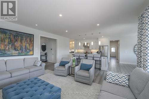 231 Pebblecreek Walk, London, ON - Indoor Photo Showing Living Room