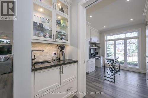 231 Pebblecreek Walk, London, ON - Indoor Photo Showing Kitchen