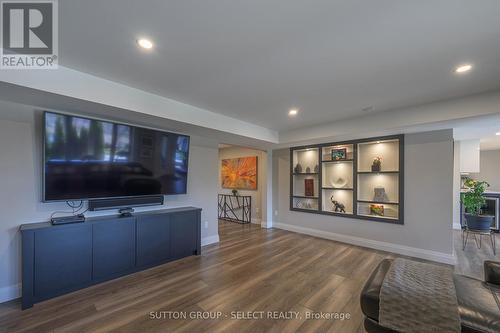 231 Pebblecreek Walk, London, ON - Indoor Photo Showing Living Room