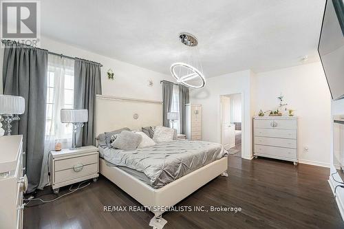 31 Tay Boulevard, Bradford West Gwillimbury, ON - Indoor Photo Showing Bedroom