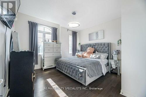 31 Tay Boulevard, Bradford West Gwillimbury, ON - Indoor Photo Showing Bedroom