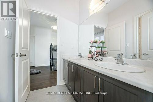 31 Tay Boulevard, Bradford West Gwillimbury, ON - Indoor Photo Showing Bathroom