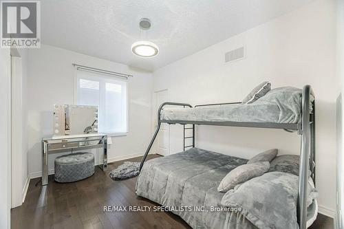 31 Tay Boulevard, Bradford West Gwillimbury, ON - Indoor Photo Showing Bedroom