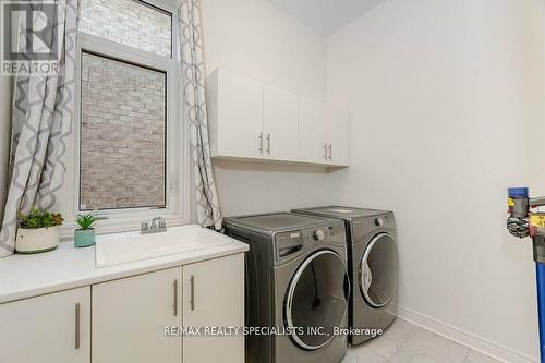 31 Tay Boulevard, Bradford West Gwillimbury, ON - Indoor Photo Showing Laundry Room