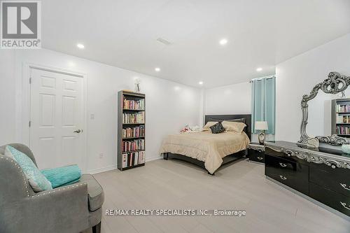 31 Tay Boulevard, Bradford West Gwillimbury, ON - Indoor Photo Showing Bedroom