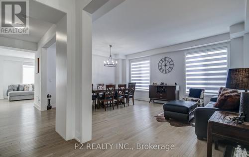 55 Marlene Johnston Drive, East Gwillimbury, ON - Indoor Photo Showing Living Room